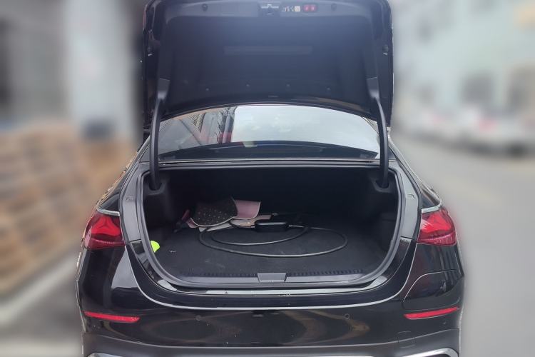 Used Mercedes-Benz E-Class New Energy 2024 E 350 e L Plug-in Hybrid Sedan Trunk