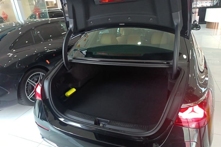 Used Mercedes-Benz E-Class New Energy 2024 E 350 e L Plug-in Hybrid Sedan Trunk