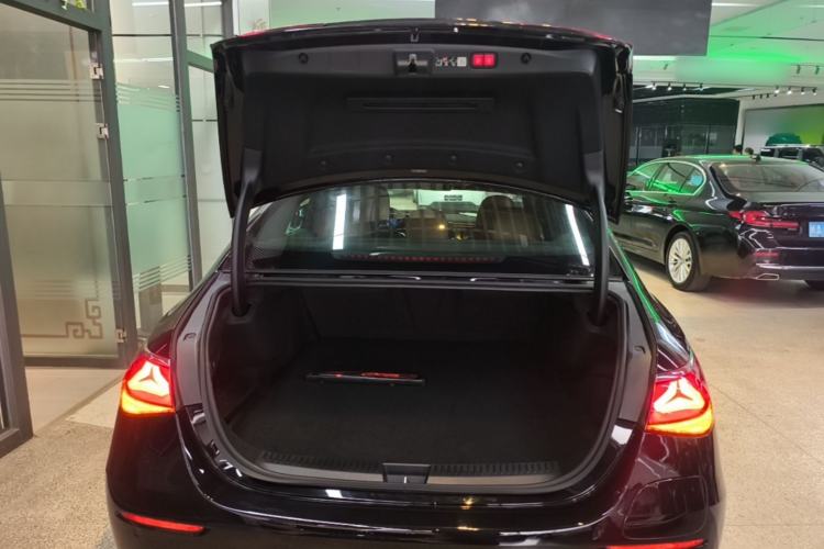 Used Mercedes-Benz E-Class New Energy 2024 E 350 e L Plug-in Hybrid Sedan Trunk