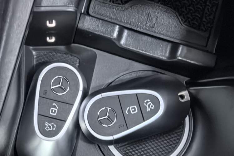 Used Mercedes-Benz E-Class New Energy 2024 E 350 e L Plug-in Hybrid Sedan Vehicle Key