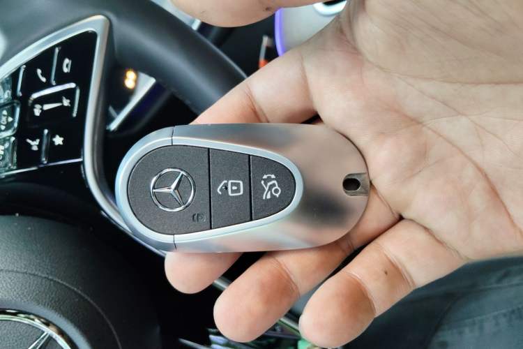 Used Mercedes-Benz E-Class New Energy 2024 E 350 e L Plug-in Hybrid Sedan Vehicle Key