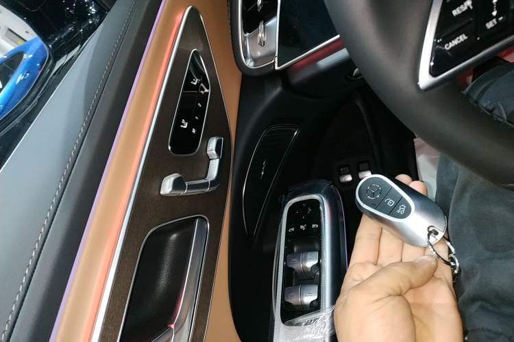 Used Mercedes-Benz E-Class New Energy 2024 E 350 e L Plug-in Hybrid Sedan Vehicle Key