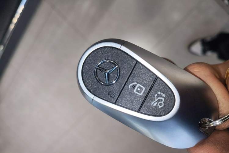 Used Mercedes-Benz E-Class New Energy 2024 E 350 e L Plug-in Hybrid Sedan Vehicle Key