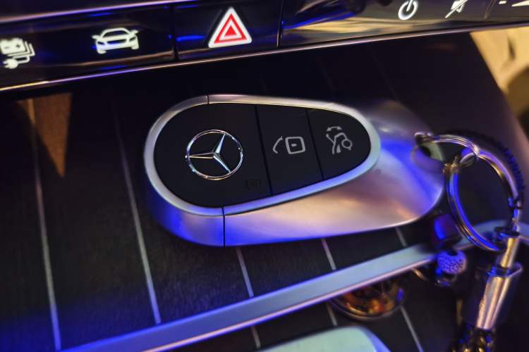 Used Mercedes-Benz E-Class New Energy 2024 E 350 e L Plug-in Hybrid Sports Sedan Vehicle Key
