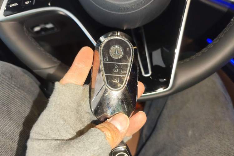 Used Mercedes-Benz E-Class New Energy 2024 E 350 e L Plug-in Hybrid Sedan Vehicle Key