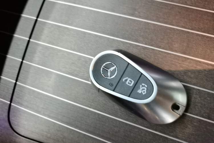 Used Mercedes-Benz E-Class New Energy 2024 E 350 e L Plug-in Hybrid Sedan Vehicle Key