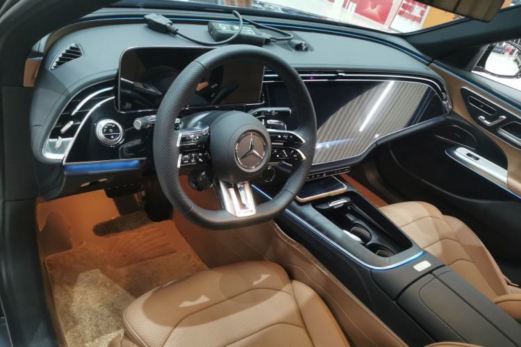 Used Mercedes-Benz E-Class New Energy 2024 E 350 e L Plug-in Hybrid Sports Sedan Center Console