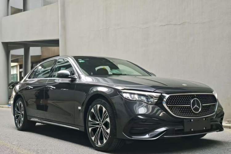 Used Mercedes-Benz E-Class New Energy 2024 E 350 e L Plug-in Hybrid Sports Sedan Exterior 2
