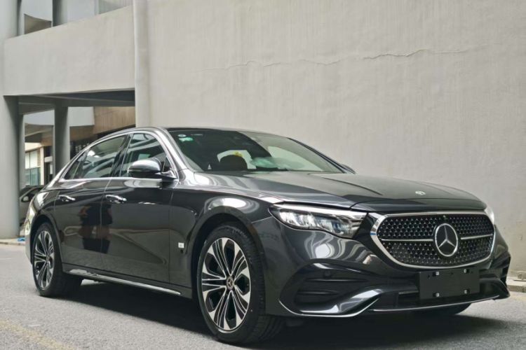 Used Mercedes-Benz E-Class New Energy 2024 E 350 e L Plug-in Hybrid Sports Sedan Exterior 3