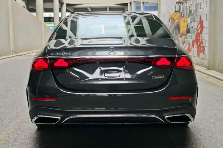 Used Mercedes-Benz E-Class New Energy 2024 E 350 e L Plug-in Hybrid Sports Sedan Exterior 3