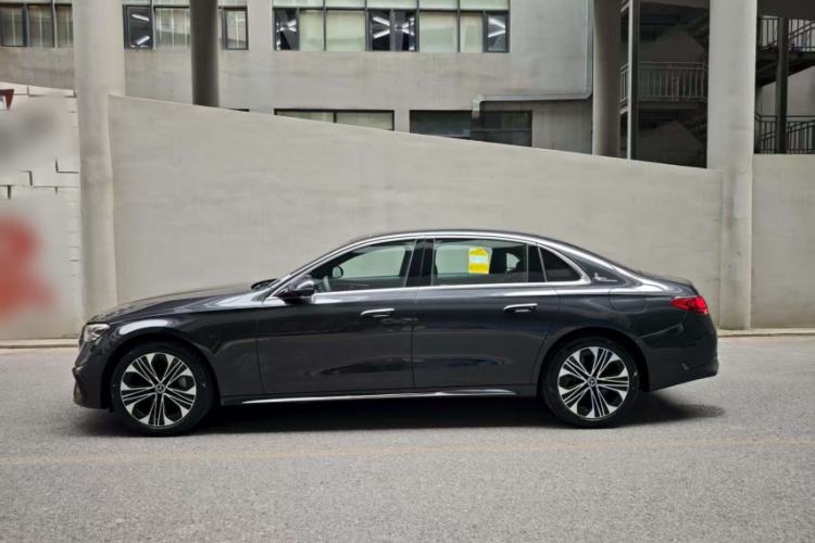 Used Mercedes-Benz E-Class New Energy 2024 E 350 e L Plug-in Hybrid Sports Sedan Exterior 4