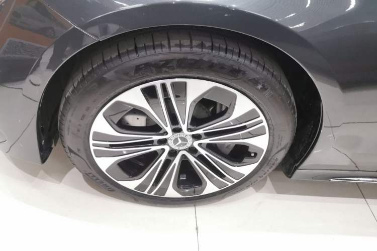 Used Mercedes-Benz E-Class New Energy 2024 E 350 e L Plug-in Hybrid Sports Sedan Exterior 4