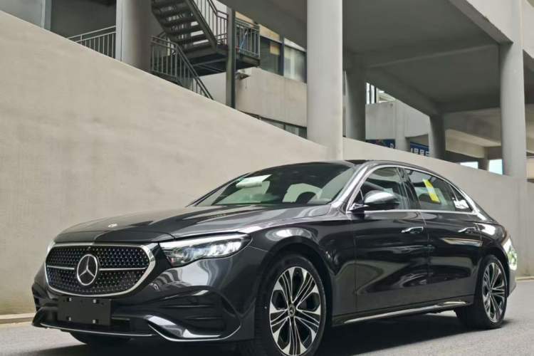 Used Mercedes-Benz E-Class New Energy 2024 E 350 e L Plug-in Hybrid Sports Sedan Exterior 6