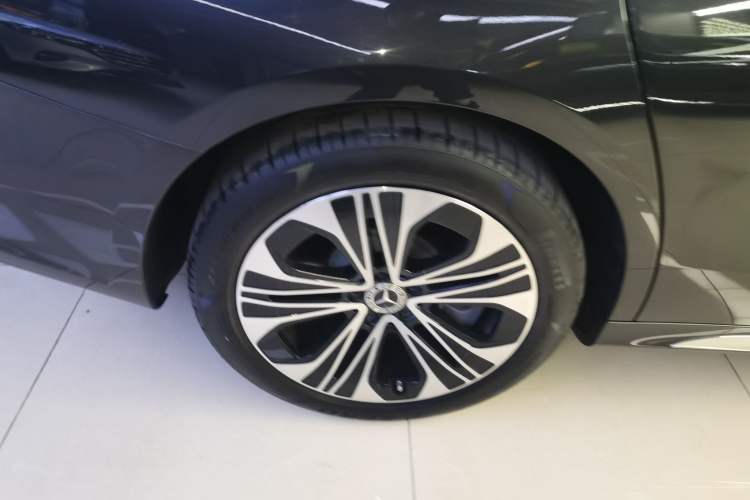 Used Mercedes-Benz E-Class New Energy 2024 E 350 e L Plug-in Hybrid Sedan Exterior 8