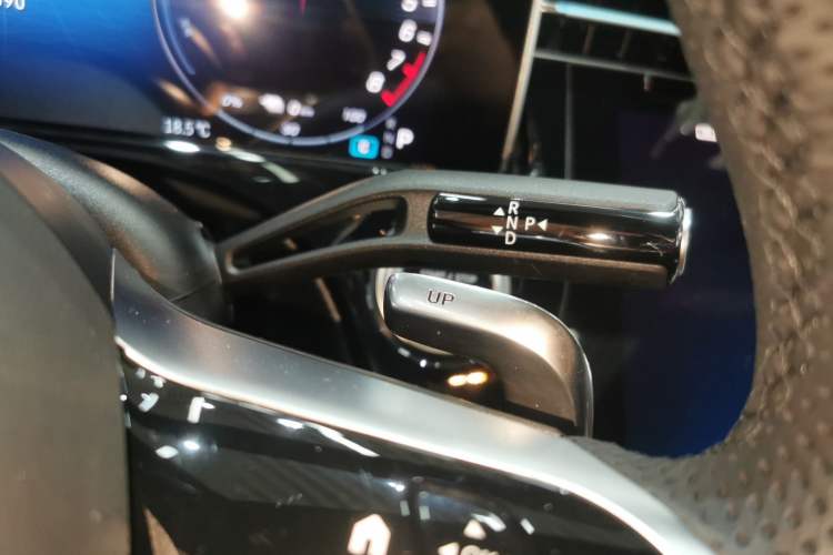 Used Mercedes-Benz E-Class New Energy 2024 E 350 e L Plug-in Hybrid Sports Sedan Gear Lever