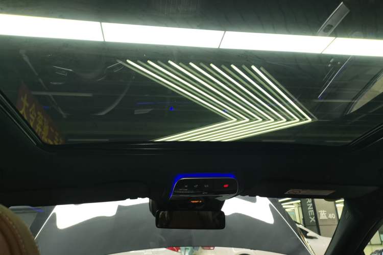 Used Mercedes-Benz E-Class New Energy 2024 E 350 e L Plug-in Hybrid Sedan Headliner