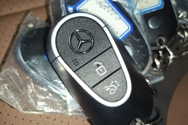 Used Mercedes-Benz E-Class New Energy 2024 E 350 e L Plug-in Hybrid Sedan Interior 1