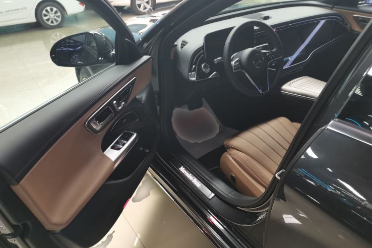 Used Mercedes-Benz E-Class New Energy 2024 E 350 e L Plug-in Hybrid Sedan Interior 3