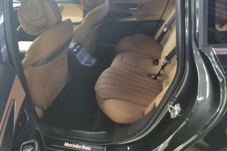 Used Mercedes-Benz E-Class New Energy 2024 E 350 e L Plug-in Hybrid Sedan Interior 4