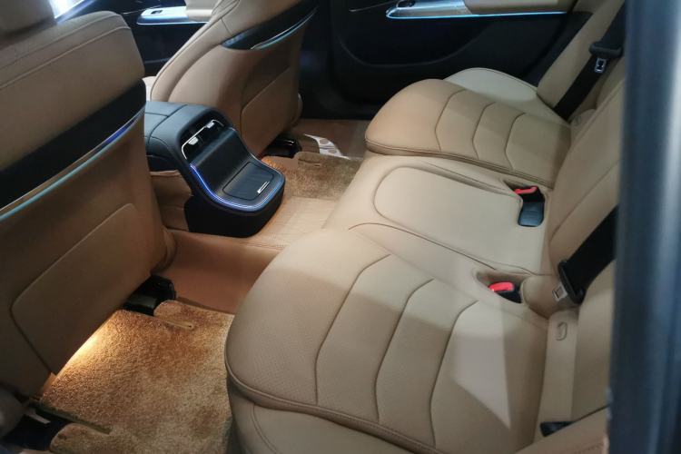 Used Mercedes-Benz E-Class New Energy 2024 E 350 e L Plug-in Hybrid Sports Sedan Left Rear Seat