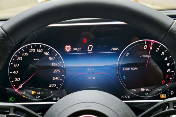 Used Mercedes-Benz E-Class New Energy 2024 E 350 e L Plug-in Hybrid Sports Sedan Odometer Close Up