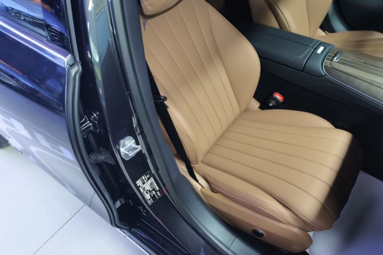 Used Mercedes-Benz E-Class New Energy 2024 E 350 e L Plug-in Hybrid Sedan Right Front Seat