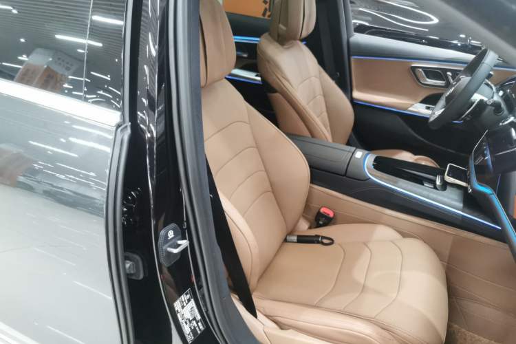 Used Mercedes-Benz E-Class New Energy 2024 E 350 e L Plug-in Hybrid Sports Sedan Right Front Seat