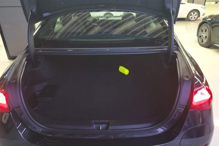 Used Mercedes-Benz E-Class New Energy 2024 E 350 e L Plug-in Hybrid Sedan Trunk
