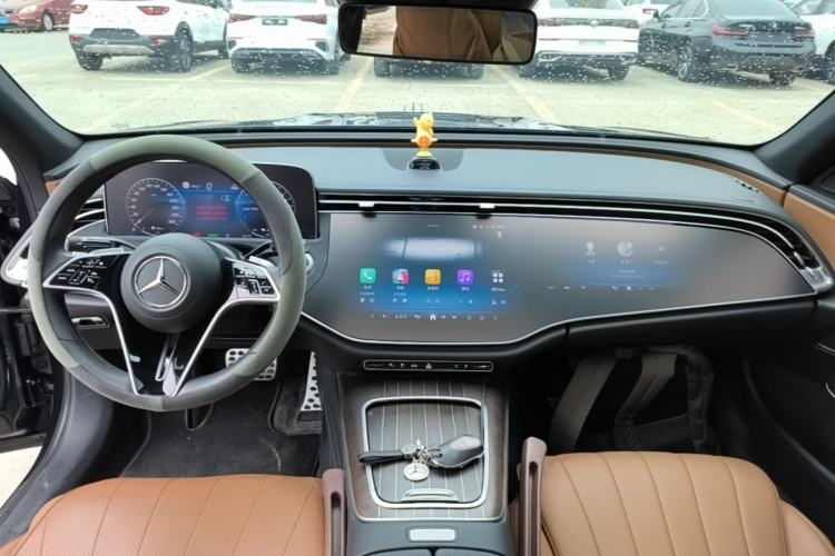 Used Mercedes-Benz E-Class New Energy 2024 E 350 e L Plug-in Hybrid Sedan Center Console
