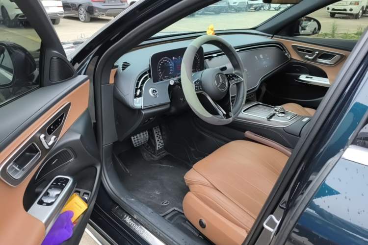 Used Mercedes-Benz E-Class New Energy 2024 E 350 e L Plug-in Hybrid Sedan Driver Seat