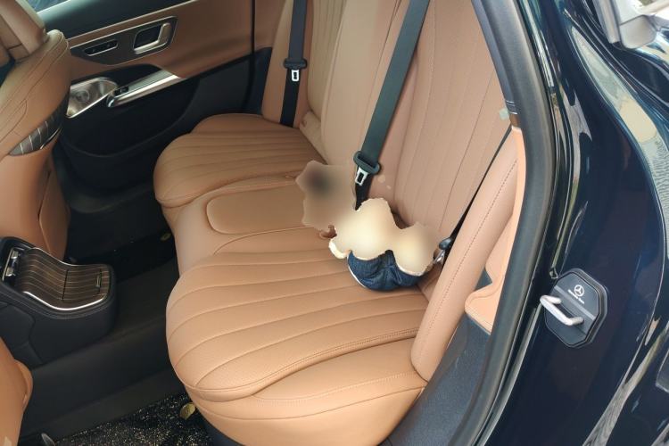 Used Mercedes-Benz E-Class New Energy 2024 E 350 e L Plug-in Hybrid Sedan Left Rear Seat