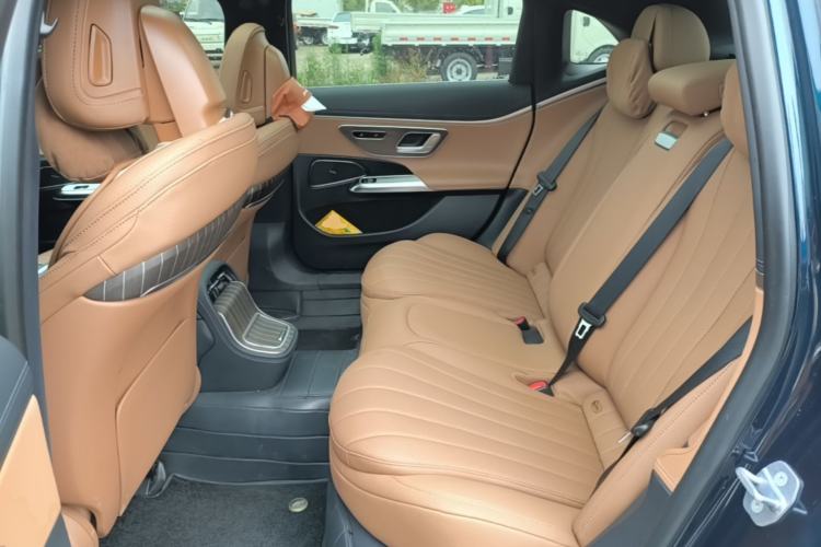 Used Mercedes-Benz E-Class New Energy 2024 E 350 e L Plug-in Hybrid Sedan Left Rear Seat