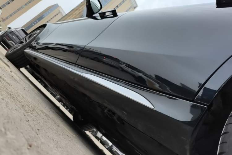 Used Mercedes-Benz E-Class New Energy 2024 E 350 e L Plug-in Hybrid Sedan Left Side Sill