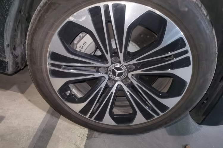 Used Mercedes-Benz E-Class New Energy 2024 E 350 e L Plug-in Hybrid Sports Sedan Right Front Wheel Hub
