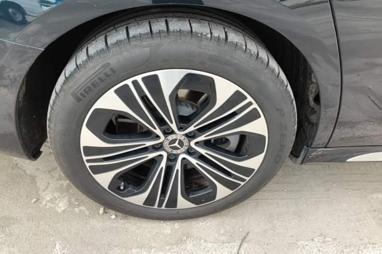 Used Mercedes-Benz E-Class New Energy 2024 E 350 e L Plug-in Hybrid Sedan Right Rear Wheel Hub