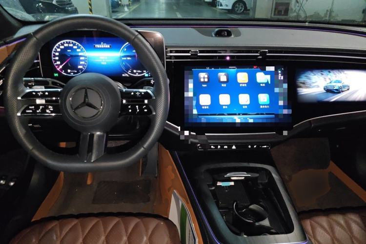 Used Mercedes-Benz E-Class New Energy 2024 E 350 e L Plug-in Hybrid Sports Sedan Center Console