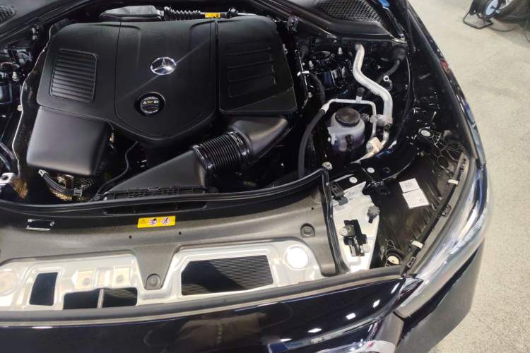 Used Mercedes-Benz E-Class New Energy 2024 E 350 e L Plug-in Hybrid Sedan Engine Bay Left
