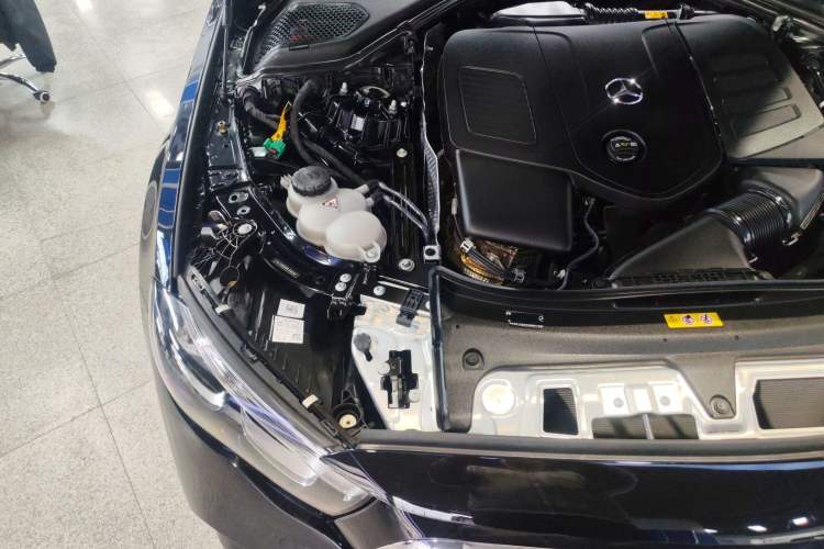 Used Mercedes-Benz E-Class New Energy 2024 E 350 e L Plug-in Hybrid Sedan Engine Bay Right