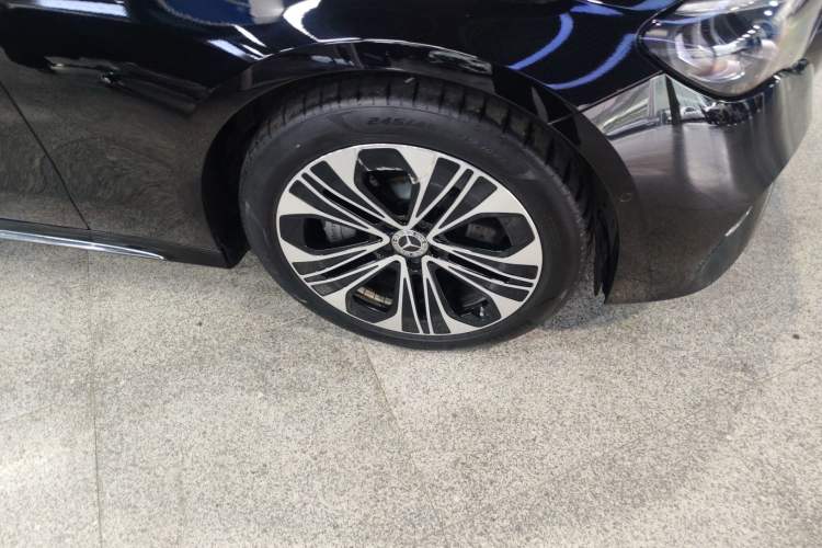 Used Mercedes-Benz E-Class New Energy 2024 E 350 e L Plug-in Hybrid Sedan Right Front Wheel Hub