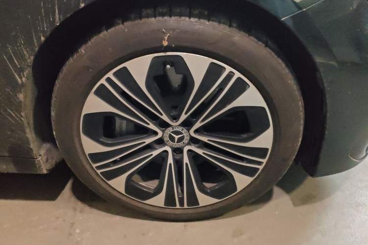 Used Mercedes-Benz E-Class New Energy 2024 E 350 e L Plug-in Hybrid Sports Sedan Right Front Wheel Hub