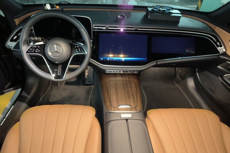 Used Mercedes-Benz E-Class New Energy 2024 E 350 e L Plug-in Hybrid Sedan Center Console