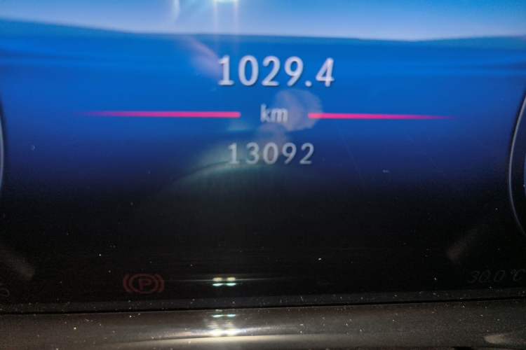 Used Mercedes-Benz E-Class New Energy 2024 E 350 e L Plug-in Hybrid Sedan Odometer Close Up