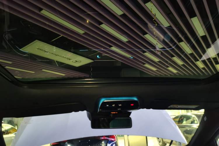 Used Mercedes-Benz E-Class New Energy 2024 E 350 e L Plug-in Hybrid Sedan Headliner
