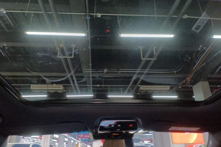Used Mercedes-Benz E-Class New Energy 2024 E 350 e L Plug-in Hybrid Sports Sedan Headliner