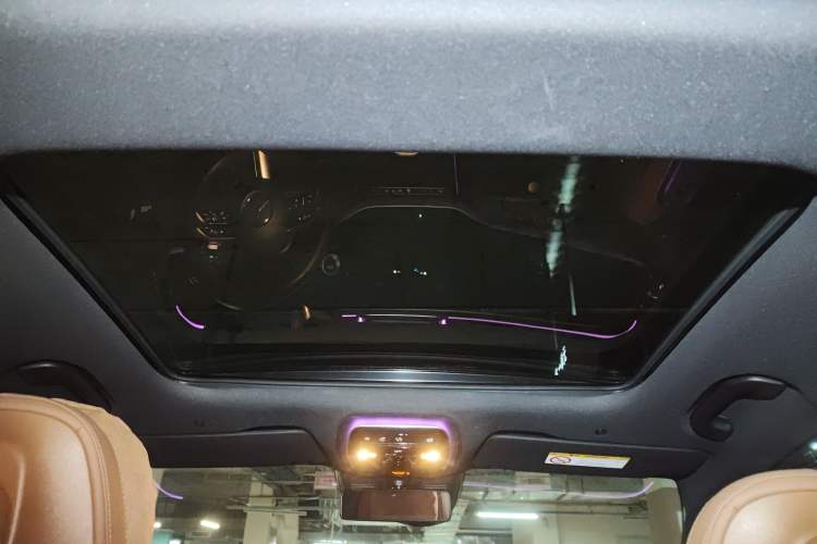 Used Mercedes-Benz E-Class New Energy 2024 E 350 e L Plug-in Hybrid Sports Sedan Headliner
