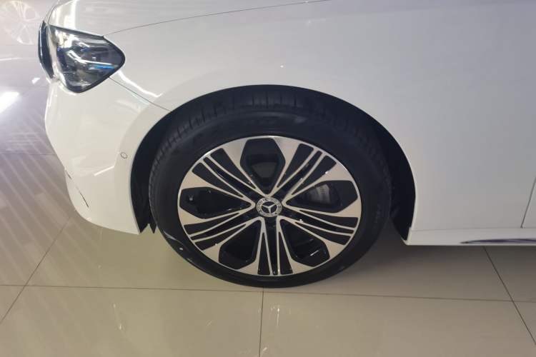 Used Mercedes-Benz E-Class New Energy 2024 E 350 e L Plug-in Hybrid Sedan Left Front Wheel Hub