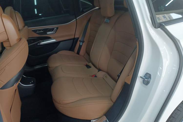 Used Mercedes-Benz E-Class New Energy 2024 E 350 e L Plug-in Hybrid Sports Sedan Left Rear Seat