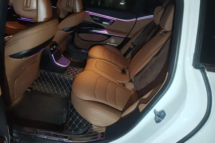 Used Mercedes-Benz E-Class New Energy 2024 E 350 e L Plug-in Hybrid Sports Sedan Left Rear Seat