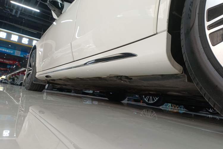 Used Mercedes-Benz E-Class New Energy 2024 E 350 e L Plug-in Hybrid Sports Sedan Left Side Sill