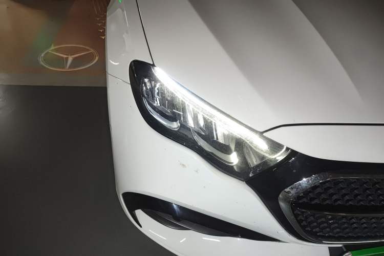 Used Mercedes-Benz E-Class New Energy 2024 E 350 e L Plug-in Hybrid Sports Sedan Right Front Headlight